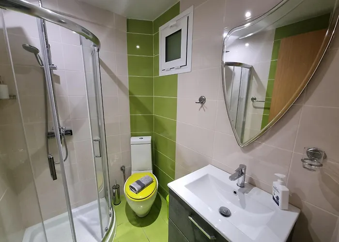 Greenhill Panzió Szárti